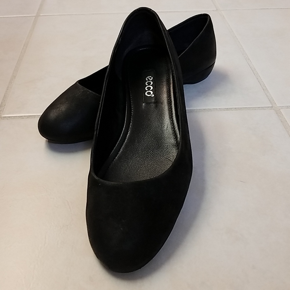 Ecco 38 black leather flats